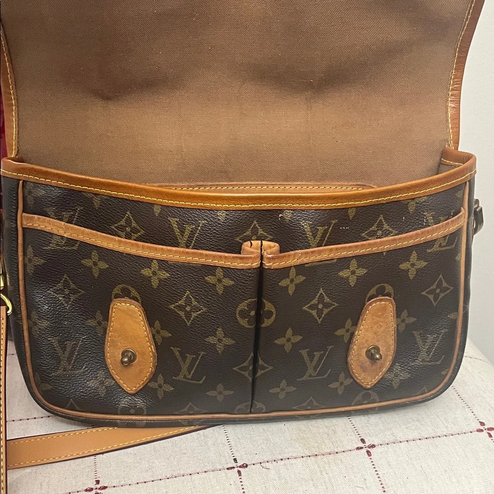 Louis Vuitton Gibeciere Crossbody unbranded vachetta strap new trim and tabs - Picture 5 of 16